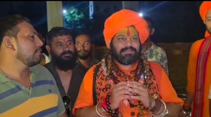 निषाद बस्ती पहुंचकर मांगी माफी