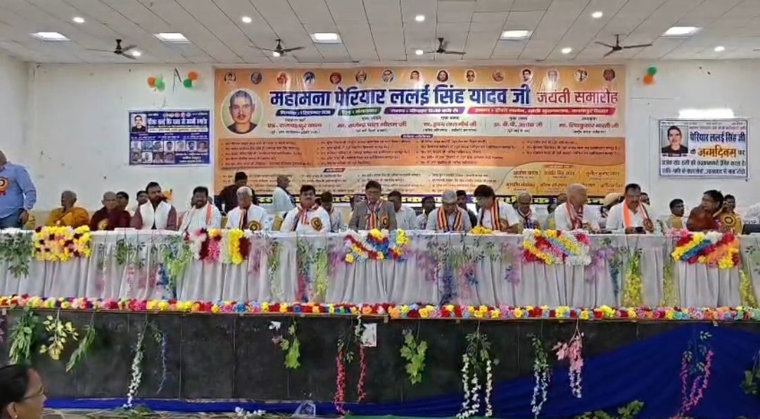 बोले- देश संविधान से चलेगा, मनुस्मृति से नहीं