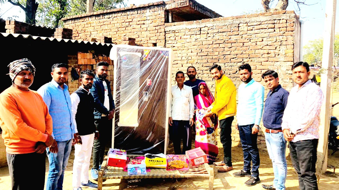 सामाजिक संस्था दि आयुष्मान फाउंडेशन की टीम ने अलग अलग तीन असहाय लड़कियों की शादी में घरेलू सामान देकर की मदद 