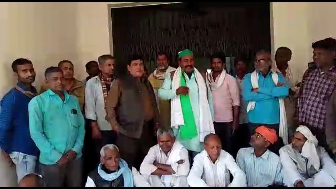 भाकियू नेता दिनेश दुबे के नेतृत्व में गनौली गन्ना समिति का किसानों ने किया घेराव