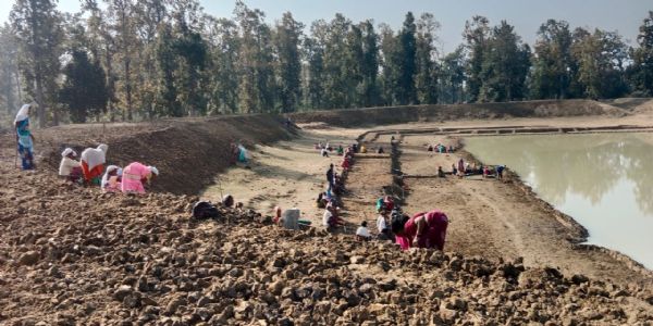 धमतरी : जिले के अमृत सरोवर निर्माण से होगा गांव में जल निकायों का विकास और कायाकल्प