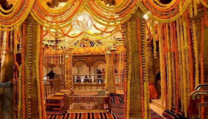 वाराणसी: बाबा विश्वनाथ दरबार में अखंड जलधार, कंकर कंकर शंकर का अद्भुत नजारा