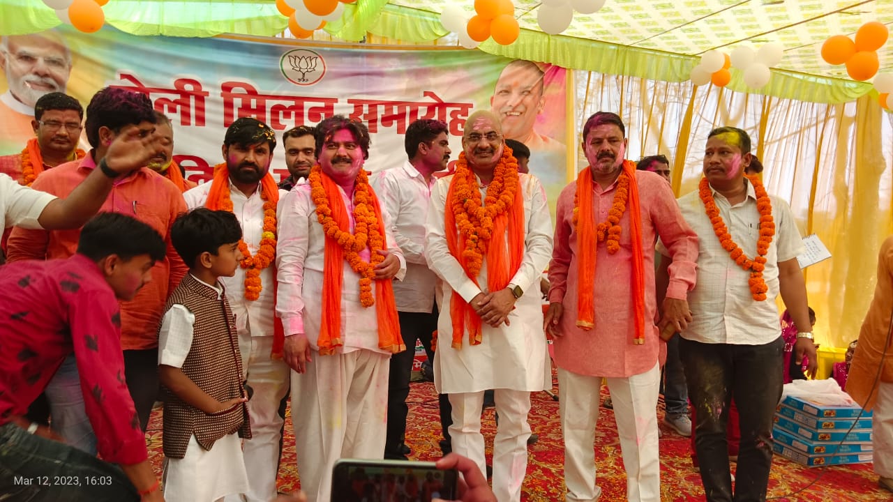 पलिया जगमोहन सिंह गांव में भव्य होली मिलन एवं सांस्कृतिक संध्या कार्यक्रम का हुआ आयोजन 