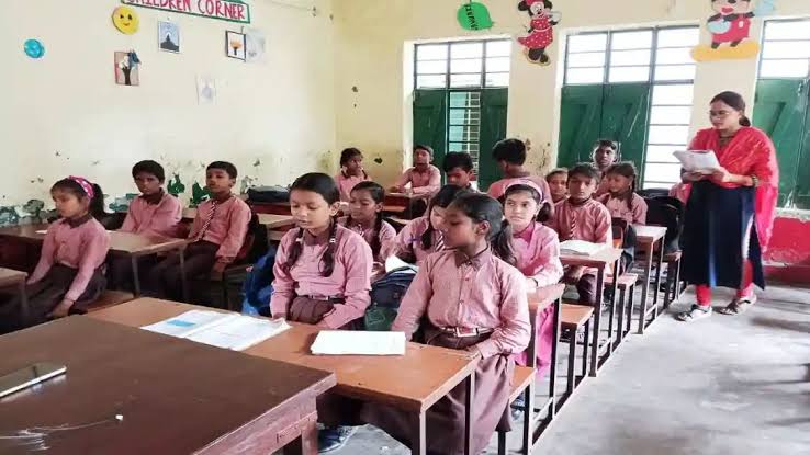 अयोध्या: परिषदीय स्कूलों में आज से होंगी परीक्षाएं, सभी तैयारियां पूरी 1792 विद्यालयों में 247278 परीक्षार्थी होंगे शामिल