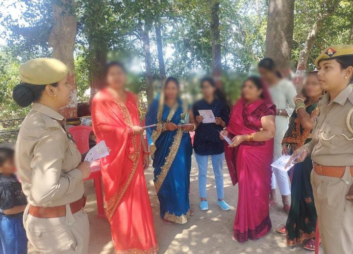 अयोध्या पुलिस ने मिशनशक्ति अभियान के तहत महिलाओ एव छात्राओं को किया जागरूक