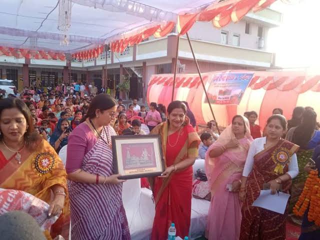 शिक्षा और ज्ञान को तेजी से बांट रहा अमेठी पब्लिक स्कूल: स्मृति ईरानी