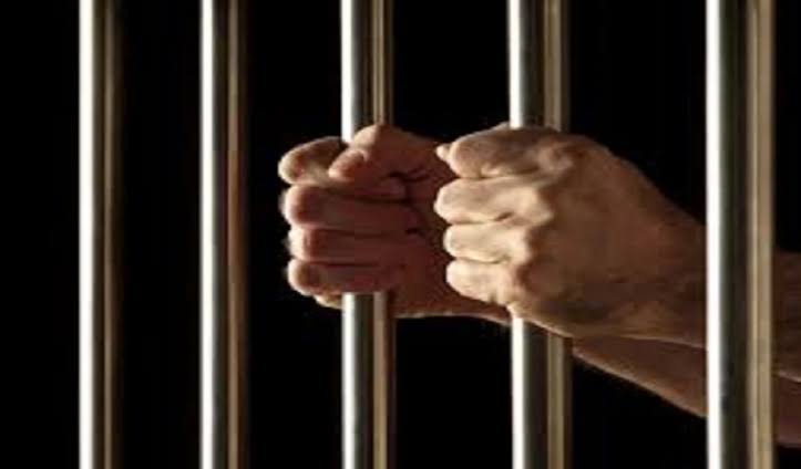 गौतमबुद्ध नगर: पुलिस ने बरामद किया अवैध हथियारों का जखीरा, चार बदमाश गिरफ्तार