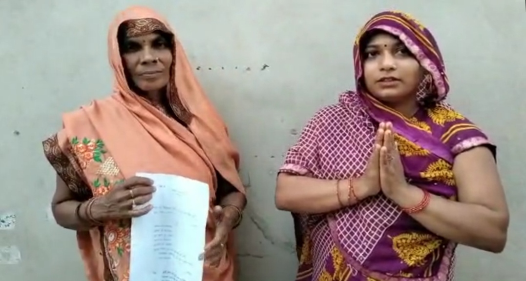 प्रधान बन रहा प्रधानमंत्री आवास निर्माण में रोड़ा, आवास दिलाने के नाम पर मांग रहा सुविधा शुल्क, रुकवाया निर्माण