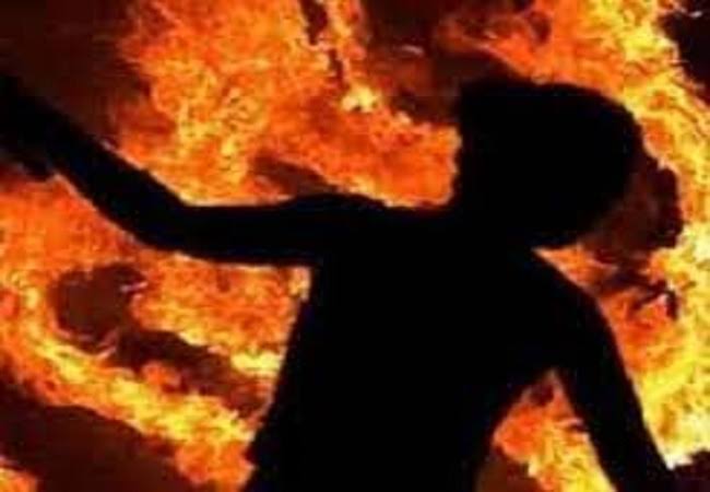 सीएम आवास के बाहर आत्मदाह का प्रयास करने वाले युवक की मौत, जानें पूरा मामला