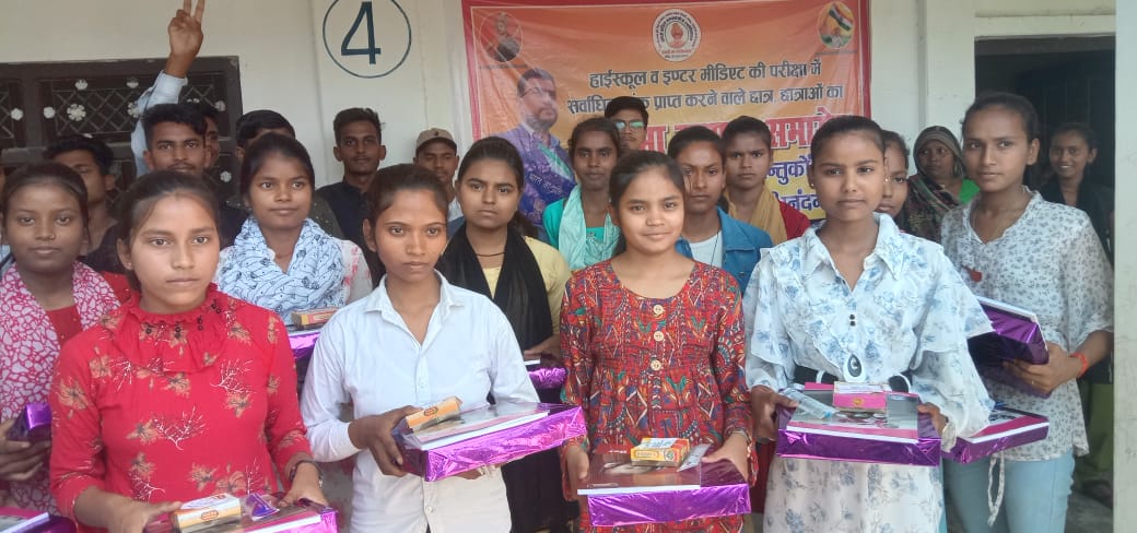रुदौली: लक्ष्य परिवार ने हाई स्कूल Stay इंटर मीडिएट परीक्षा 2023 में उत्तीर्ण छात्र वा छात्राओं को सम्मानित किया