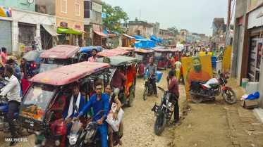 ई रिक्शा चालकों के मनमानी से ध्वस्त हुई यातायात व्यवस्था,जगह-जगह जाम से परेशान हो रहे श्रद्धालु