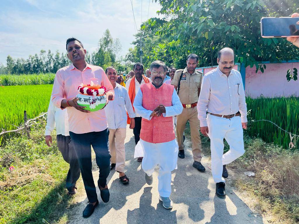 स्वतंत्रता सेनानीयों की याद में विकास खंड मवई के नूरपुर व रुदौली के अख्तियारपुर में मेरी माटी मेरा देश कार्यक्रम का हुआ आयोजन