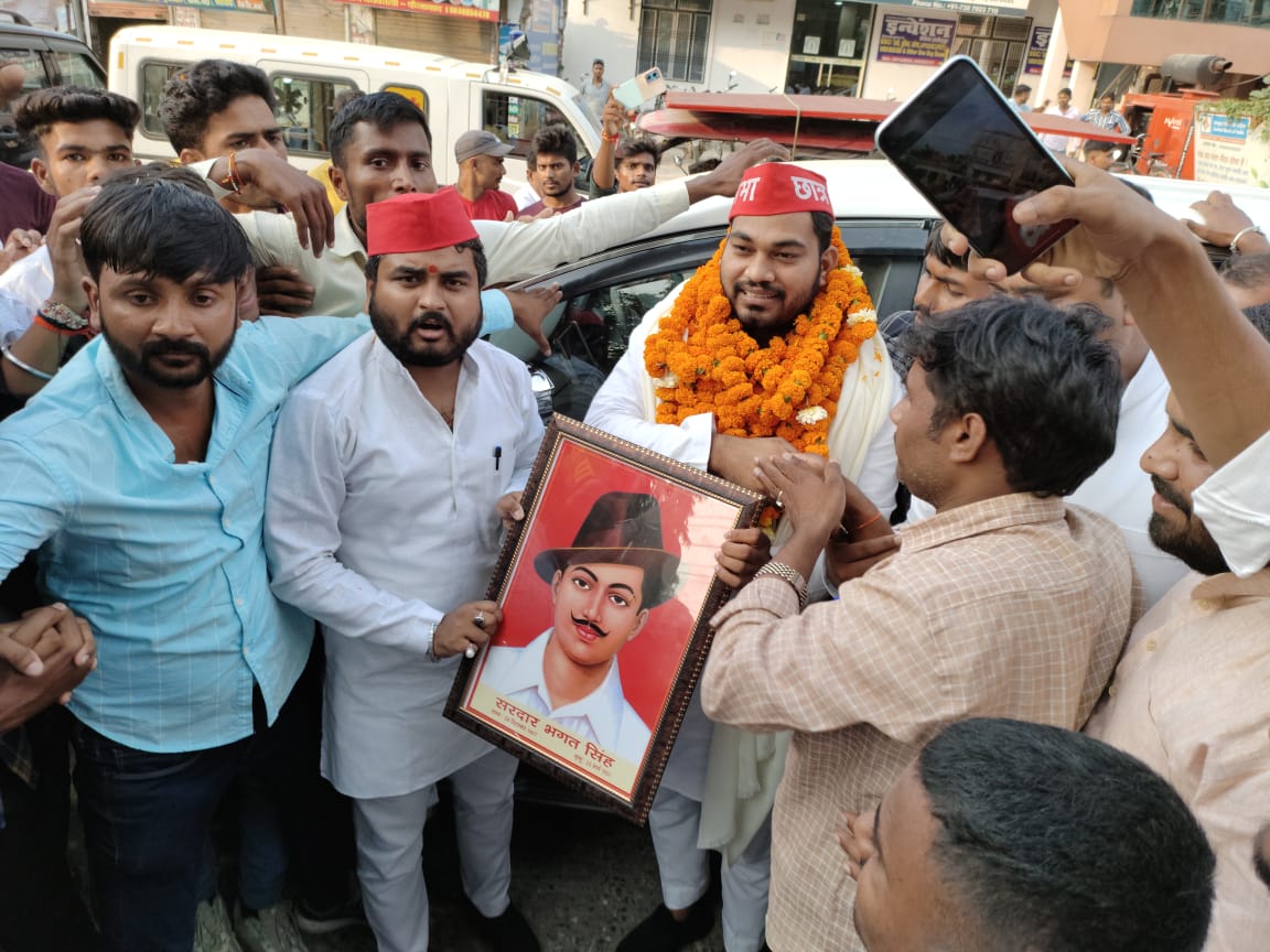 सपा छात्रसभा उत्तर प्रदेश के नवनियुक्त प्रदेश अध्यक्ष के अयोध्या में प्रथम आगमन पर छात्र संघ अध्यक्ष ने किया भव्य स्वागत