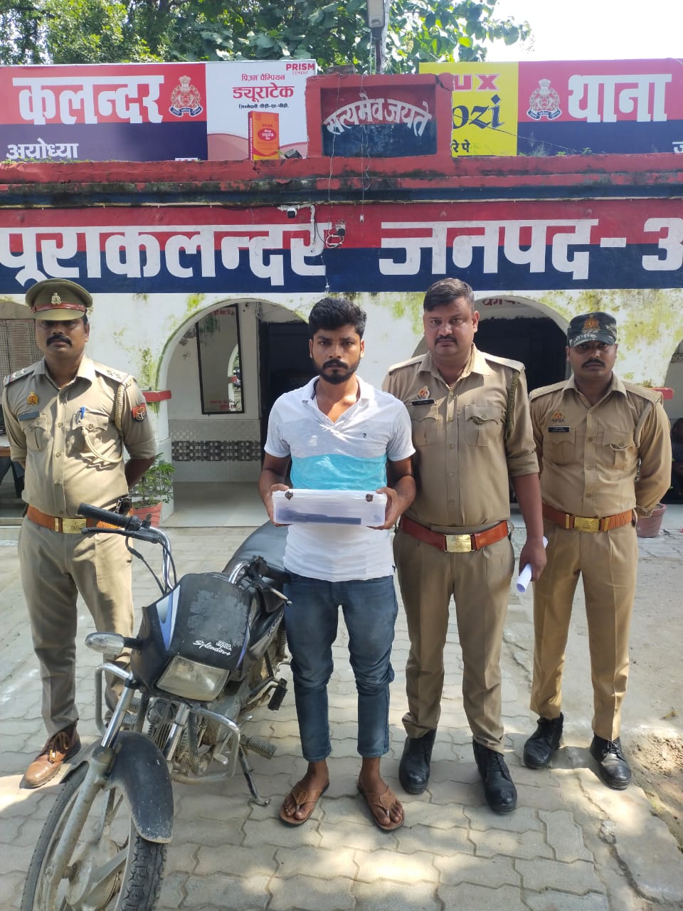 थाना पूराकलन्दर पुलिस ने प्राणघातक हमला करने वाले अभियुक्त को अवैध तमंचा एंव जिन्दा कारतूस के साथ किया गिरफ्तार