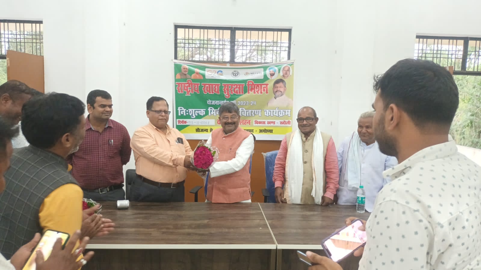 मवई ब्लाक में कृषि मेले के आयोजन में पराली न जलाने को लेकर विधायक ने, किसानों से कि अपील