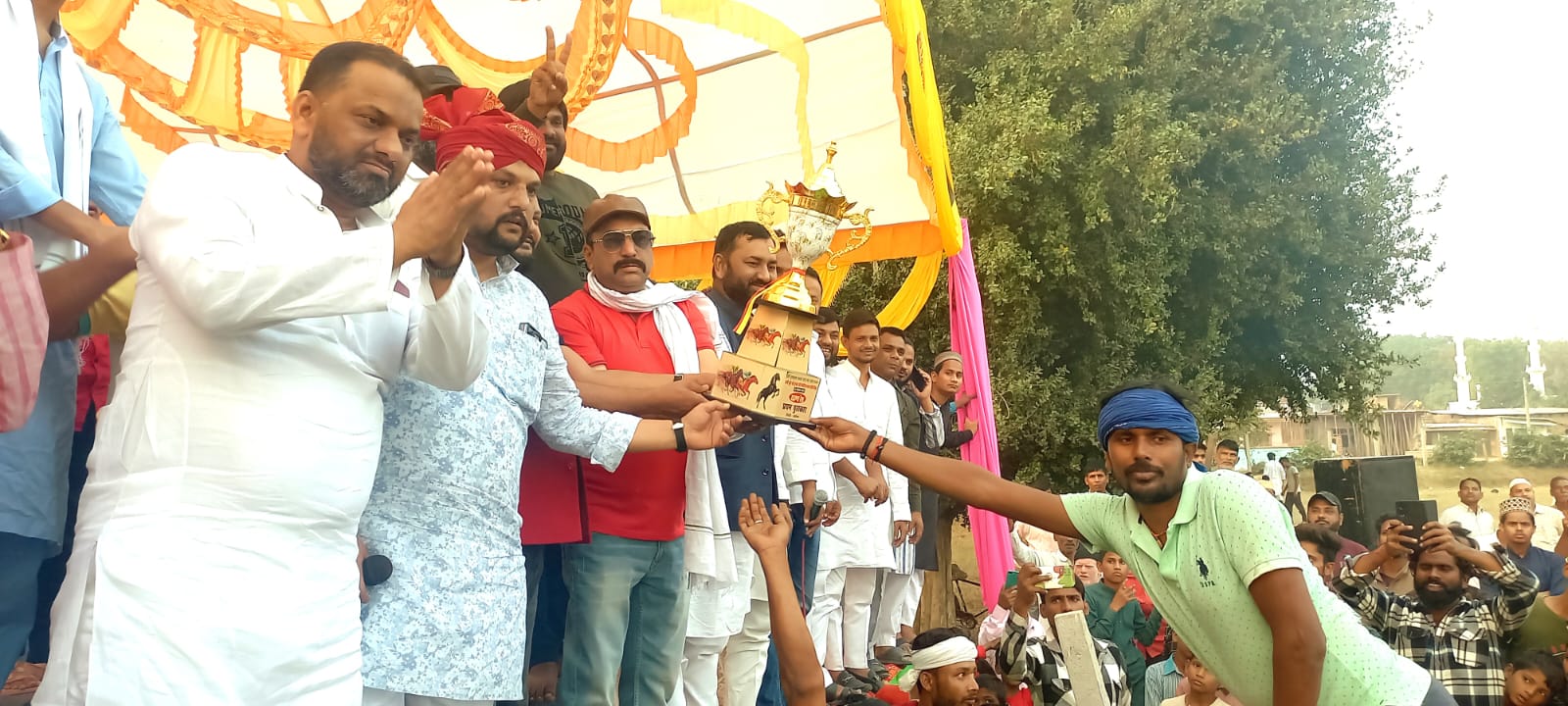 रौनाही में आयोजित घुड़दौड़ प्रतियोगिता में बिहार का घोड़ा रहा अव्वल