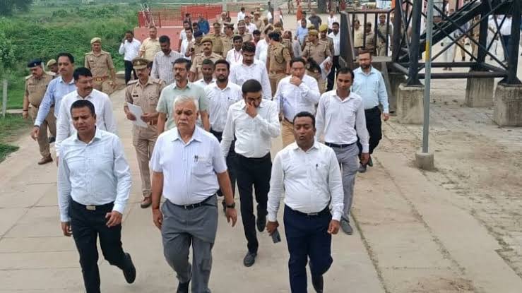 अयोध्या धाम आने वाले श्रद्धालुओं को मिले बेहतर सुविधा ,डीएम ने निर्माणाधीन विभिन्न पथों का किया स्थलीय निरीक्षण