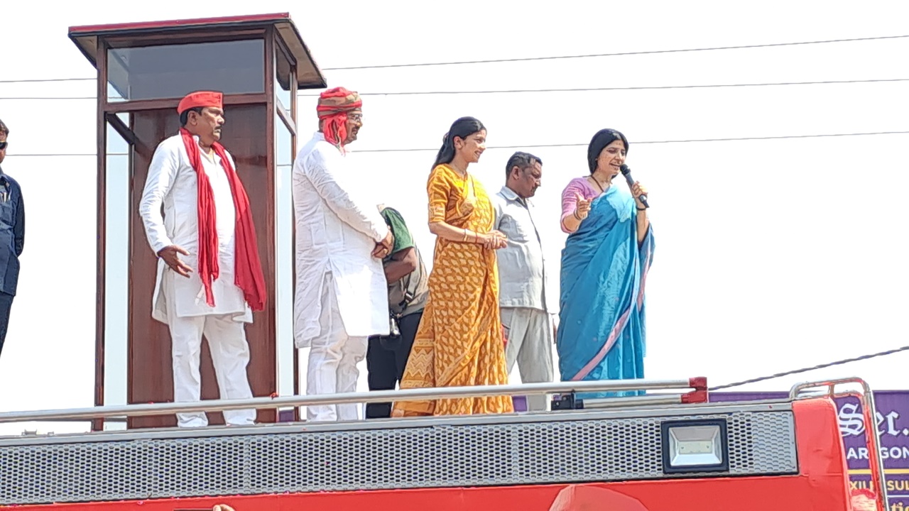 गोंडा में डिंपल यादव ने पीएम मोदी व सीएम योगी पर कसा तंज,कहा जिनके परिवार नहीं है वह क्या जाने परिवार का दर्द