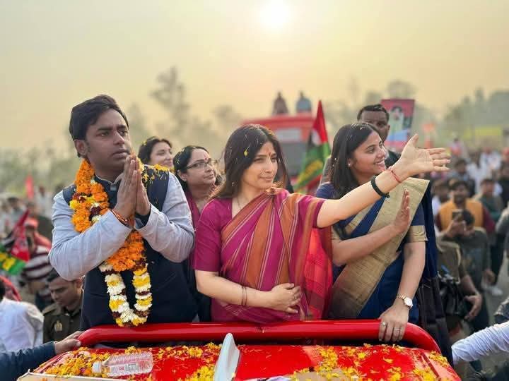 मिल्कीपुर उपचुनाव: डिंपल यादव के साथ उतरी सपा की फौज, किया 12 KM लंबा रोड शो