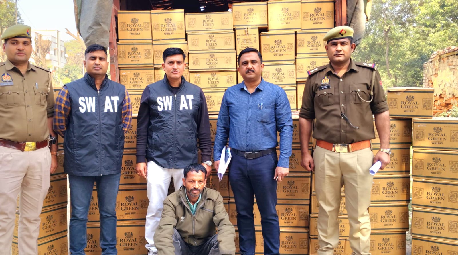 क्राइम ब्रांच पुलिस ने शराब तस्कर को गिरफ्तार किया