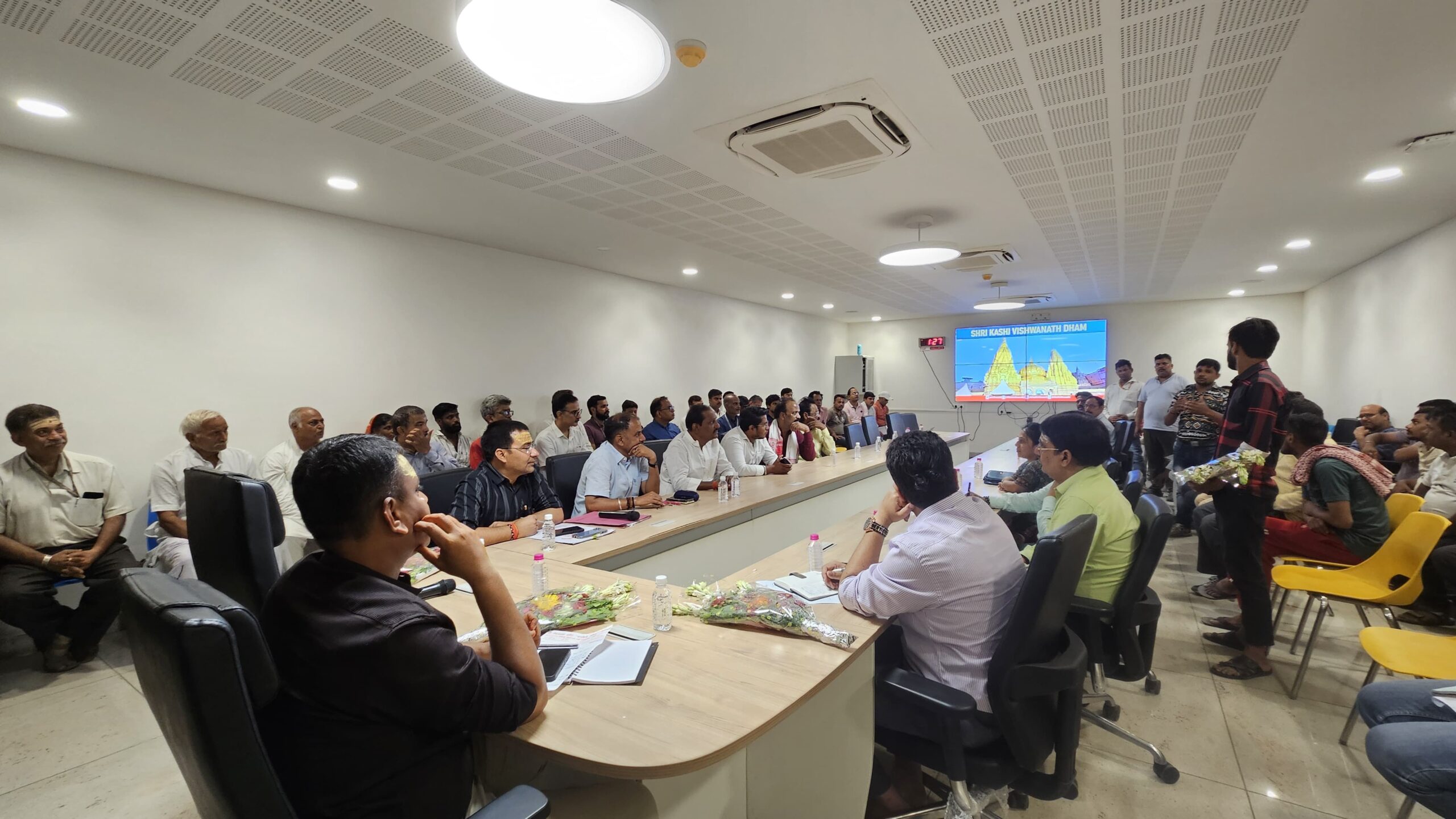 काशी विश्वनाथ धाम में आने वाले श्रद्धालुओं क़ो सावन महीने से पहले बड़ा झटका
