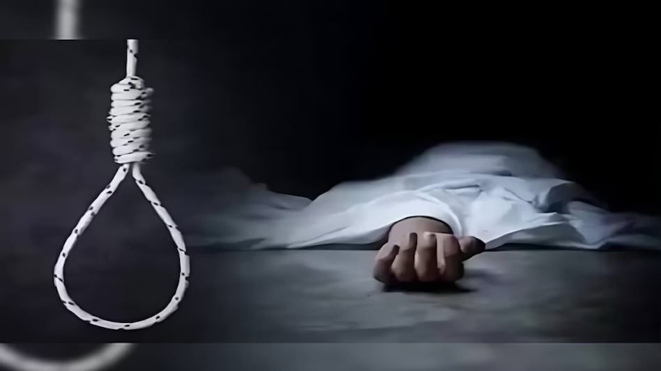 बेटा बीमार पिता को खाना देने अस्पताल गया, इधर पत्नी ने कर डाला बड़ा कांड, मंजर देखकर फूट- फूटकर रोया पति
