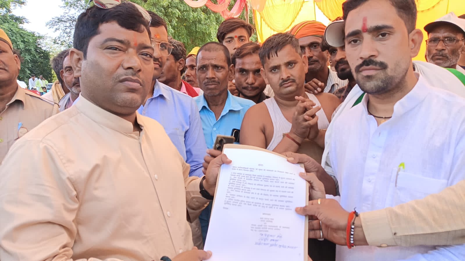 नगर पंचायत माँ कामाख्या धाम प्रांगण में बाबा आनंद गिरि के नेतृत्व में एक विशाल धरना प्रदर्शन का हुआ आयोजन