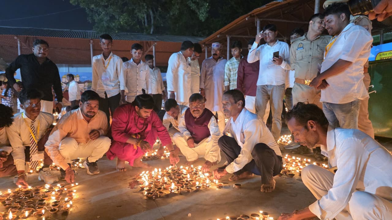 एक लाख 61 हजार दीपों से जगमग हुआ मां कामाख्या धाम परिसर 