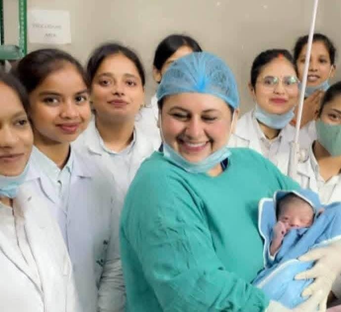 सच्चाई आज फिर दर्द में ...