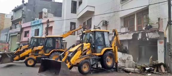 बरेली में 40 परिवारों के घरों पर चलेगा बुलडोजर, 7 दिन का मिला टाइम...सीएम से लगाई उम्मीद