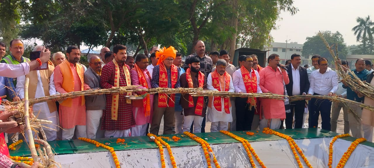 रौजागांव चीनी मिल ने वैदिक मंत्रोच्चार के साथ गन्ना पेराई का किया शुभारम्भ